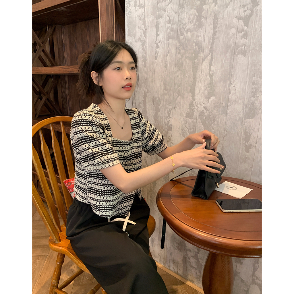 HUANG YOYO Áo Thun Croptop Dệt Kim Tay Ngắn Cổ Vuông Dáng Ôm Họa Tiết Kẻ Sọc Thời Trang Mùa Hè Mới Cho Nữ