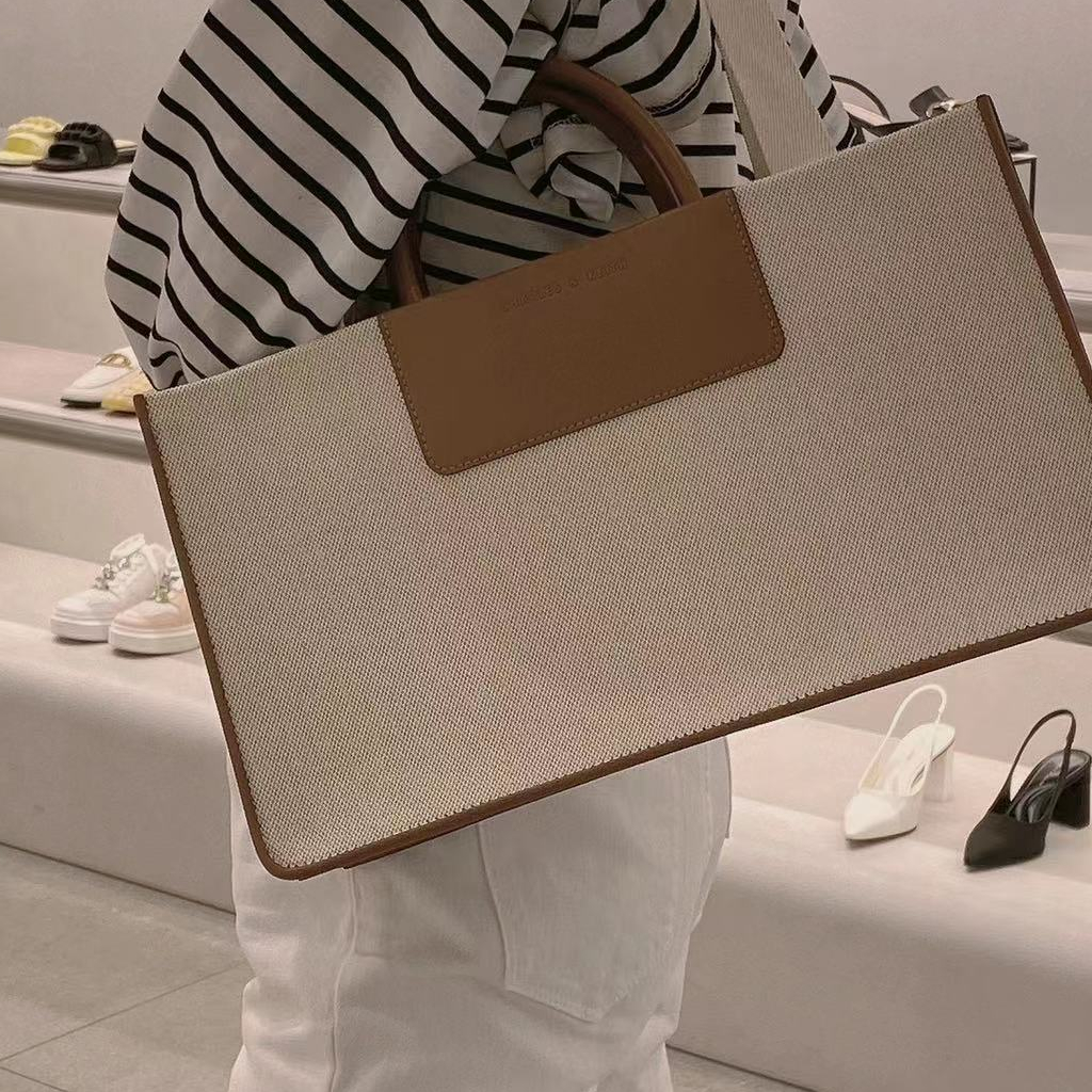 Áo Thun Thiết Kế Mới Năng Động Thời Trang 31220021 Túi Xách tote Thời Trang Sành Điệu Dành Cho Nữ