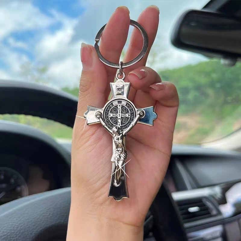 Bộ 2 Móc Khóa Xe Hơi Bằng Hợp Kim Hình Thánh Giá Độc Đáo