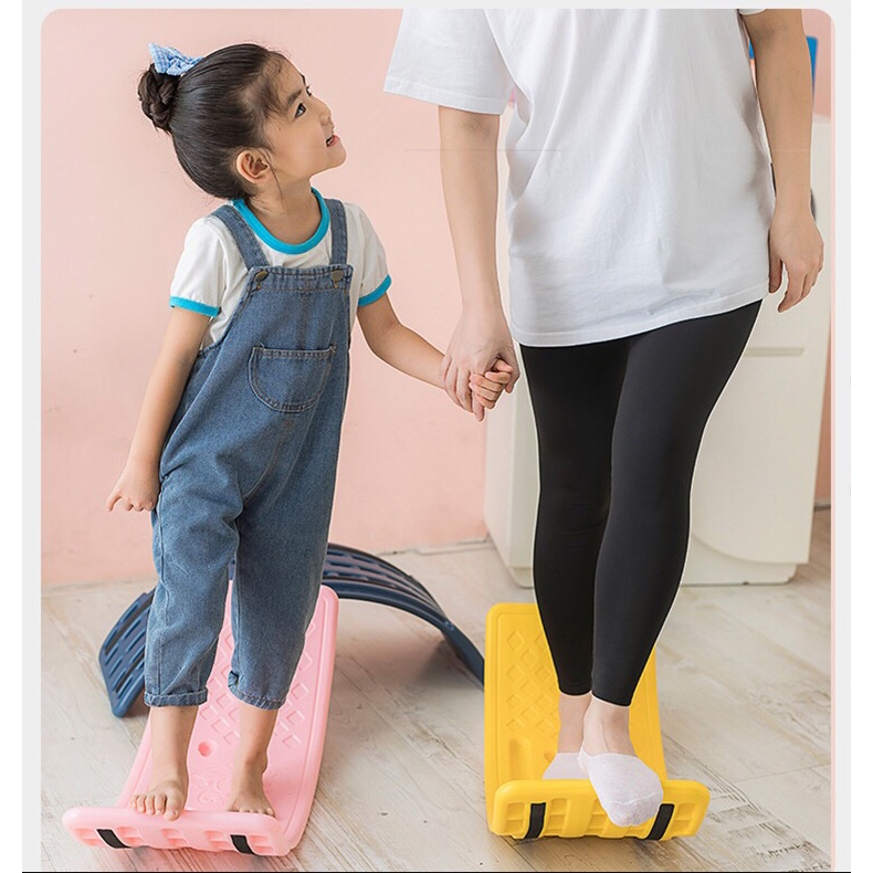 Ván bập bênh Bảng cân bằng bập bênh nhựa cho trẻ mới biết đi Thanh thiếu niên đào tạo thăng với bóng đàn hồi