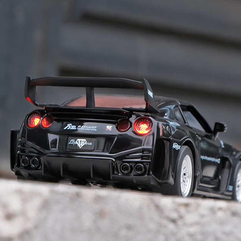 Mô Hình Xe Hơi Nissan GTR CSR2 Bằng Hợp Kim Tỉ Lệ 1: 32