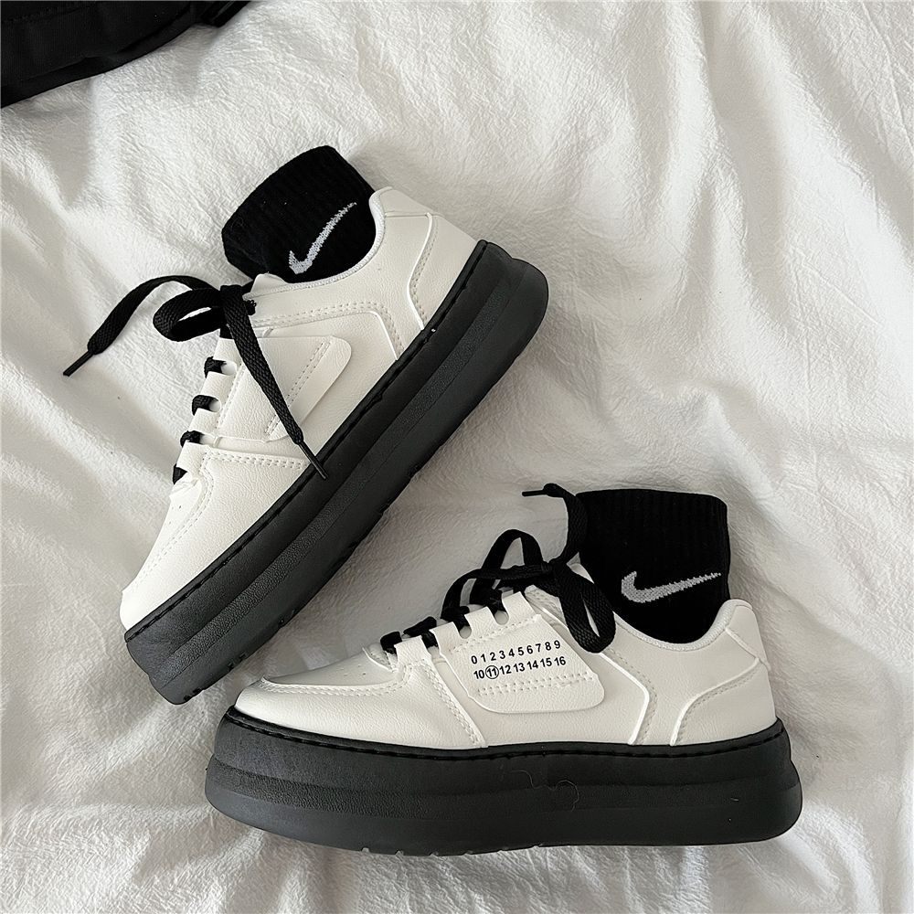 Giày thể thao nữ số 12 màu trắng đế đen AA6365