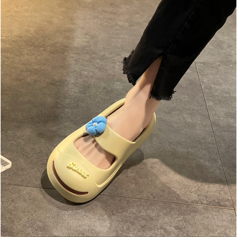 Dép Đi Biển Đế Dày Mềm Mại Thiết Kế Đục Lỗ Hình Mặt Cười Thời Trang Mùa Hè Cho Nữ