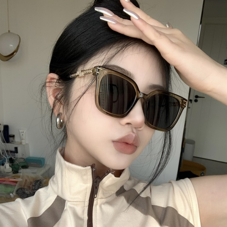 Kính Mát Gọng Tròn Lớn Trong Suốt Thời Trang Cho Nữ