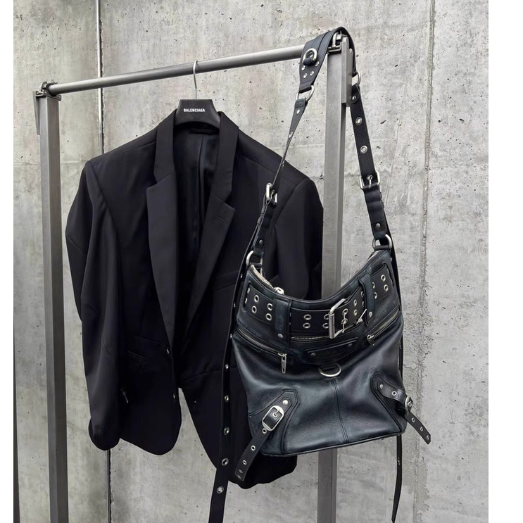 Hàng Mới Về Mới Đinh Tán Thời Trang Dễ Phối Đồ