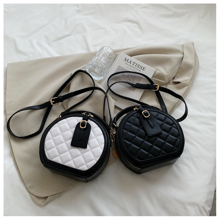 Túi Đeo Chéo Hình Thoi Nhỏ Nhắn Phối Dây Xích Thời Trang