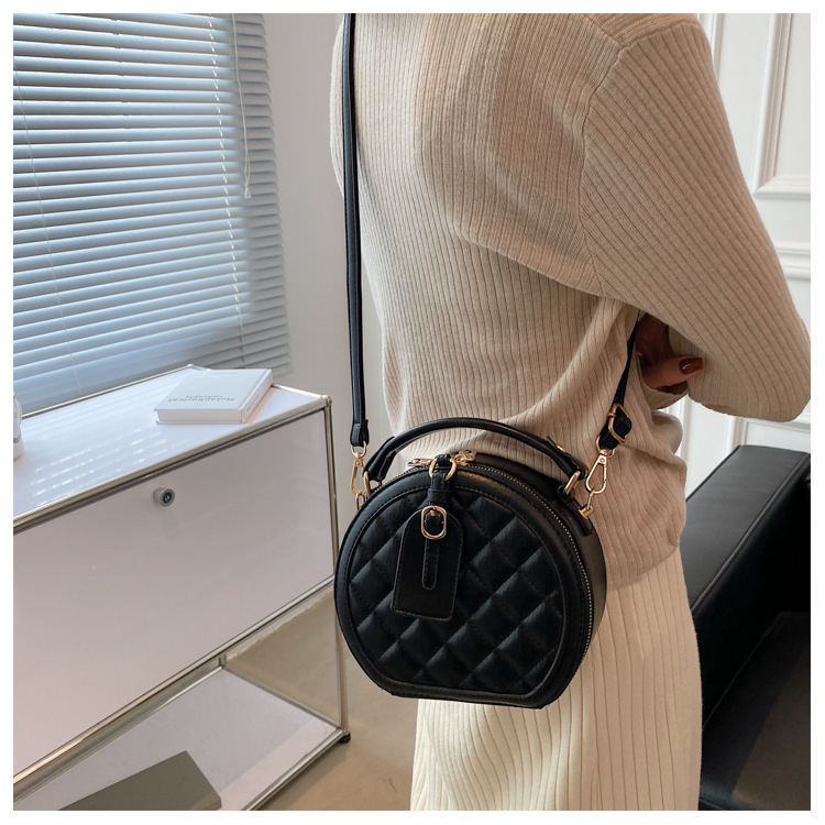 Túi Đeo Chéo Hình Thoi Nhỏ Nhắn Phối Dây Xích Thời Trang