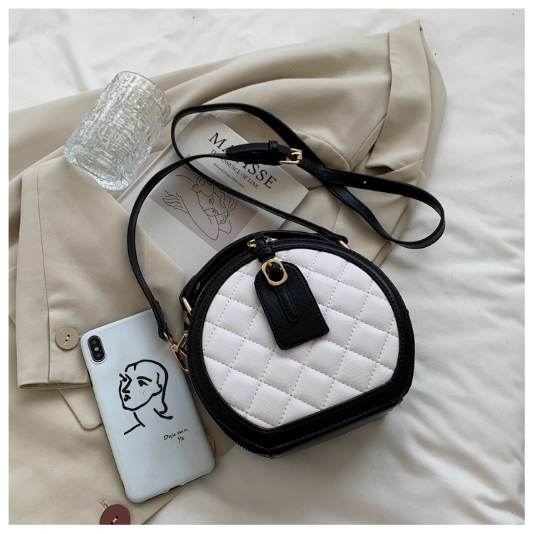 Túi Đeo Chéo Hình Thoi Nhỏ Nhắn Phối Dây Xích Thời Trang