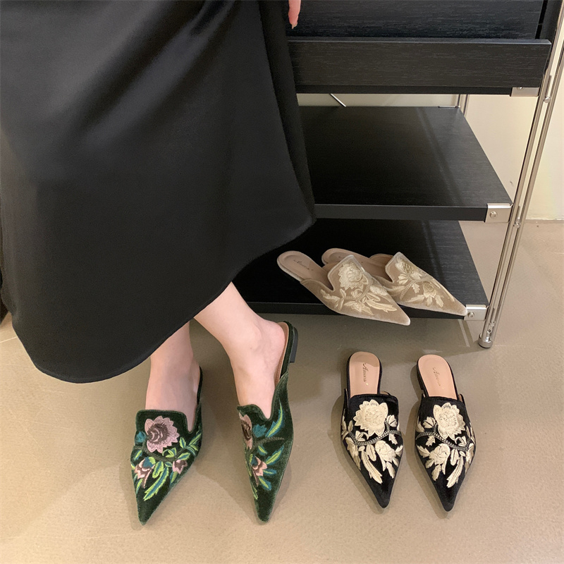 Xăng đan Đế Bệt Mũi Nhọn Thêu Hoa Xinh Xắn Thời Trang Nữ Size 35-40