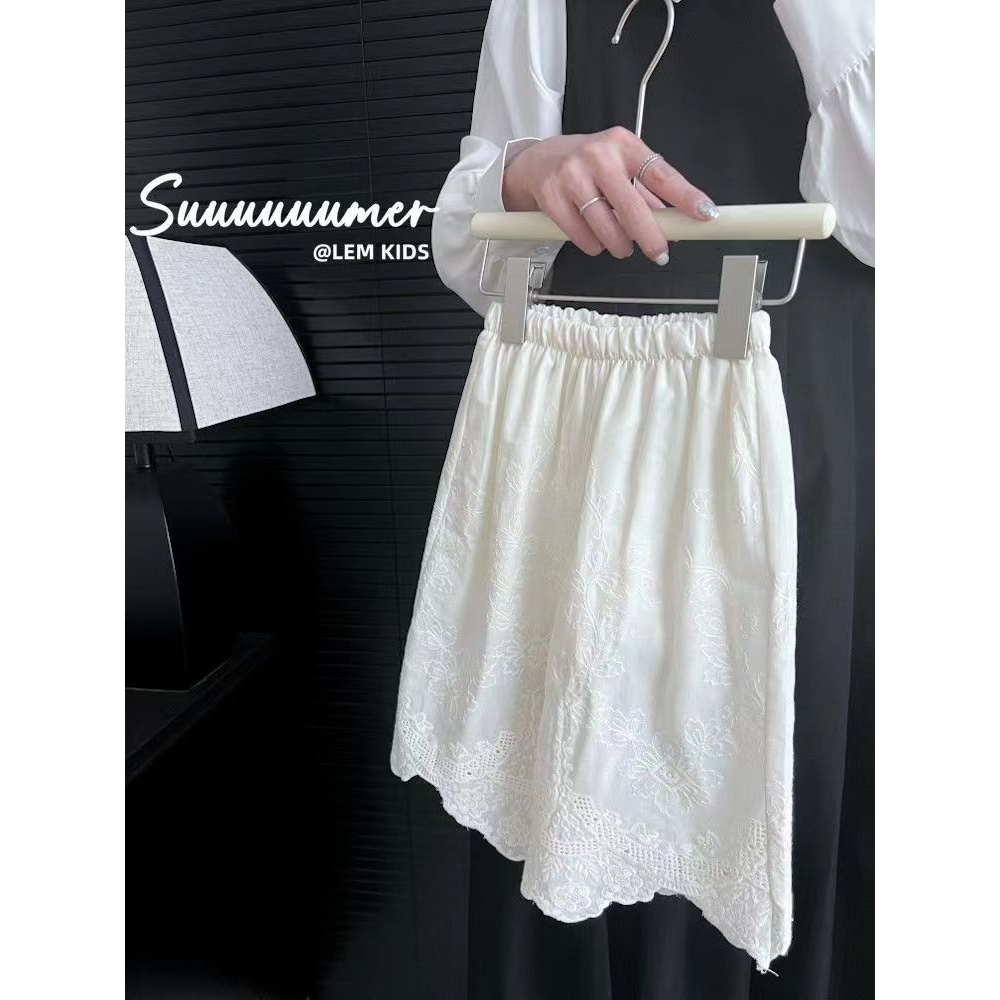 Bộ Áo Sát Nách Thêu Ren Trắng Cao Cấp + Quần Lửng Màu Trơn Cho Bé Gái