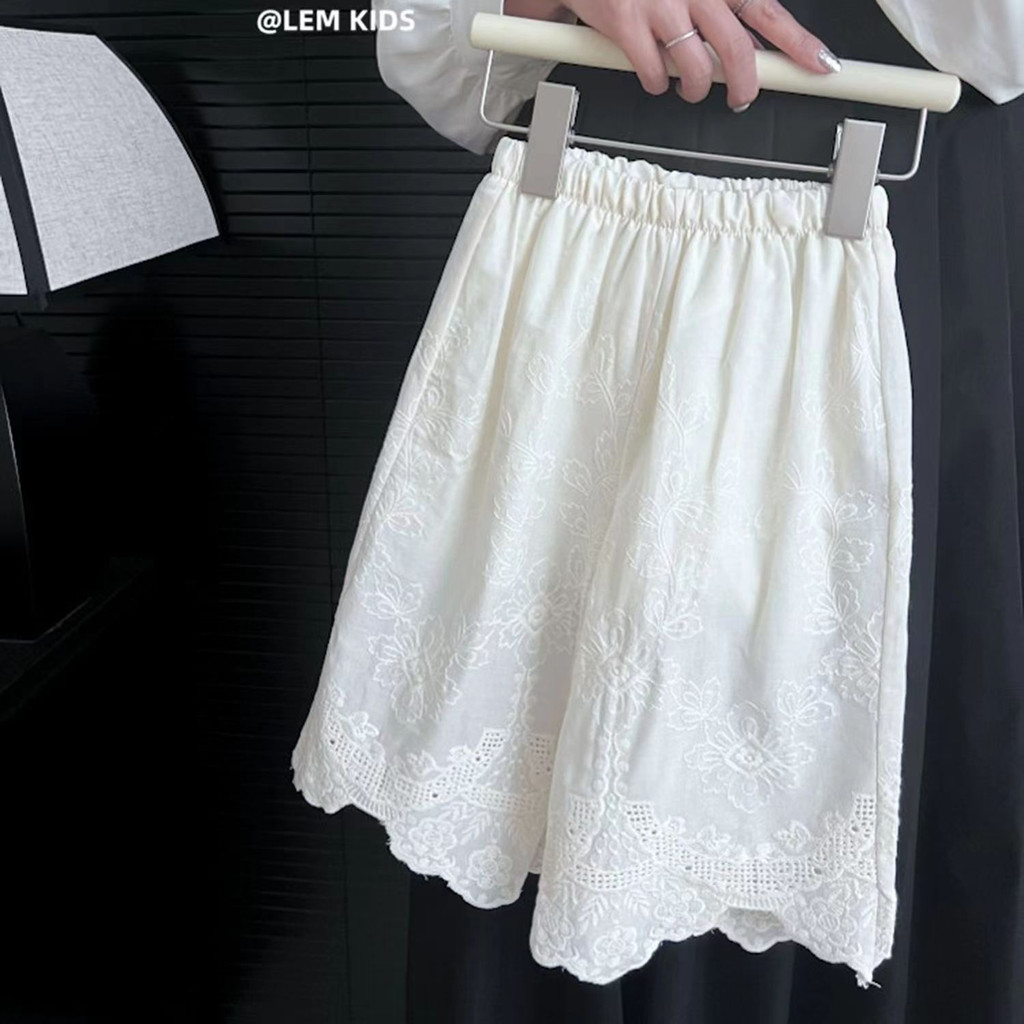 Bộ Áo Sát Nách Thêu Ren Trắng Cao Cấp + Quần Lửng Màu Trơn Cho Bé Gái