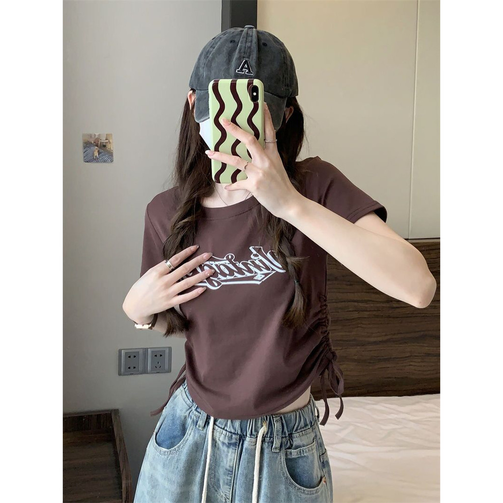 QADCOL  áo bigsize croptop Áo Thun Ngắn Tay Dây Rút Trước Vai In Họa Tiết Phong Cách retro Mỹ Thời Trang Mùa Hè Dành Cho Nữ