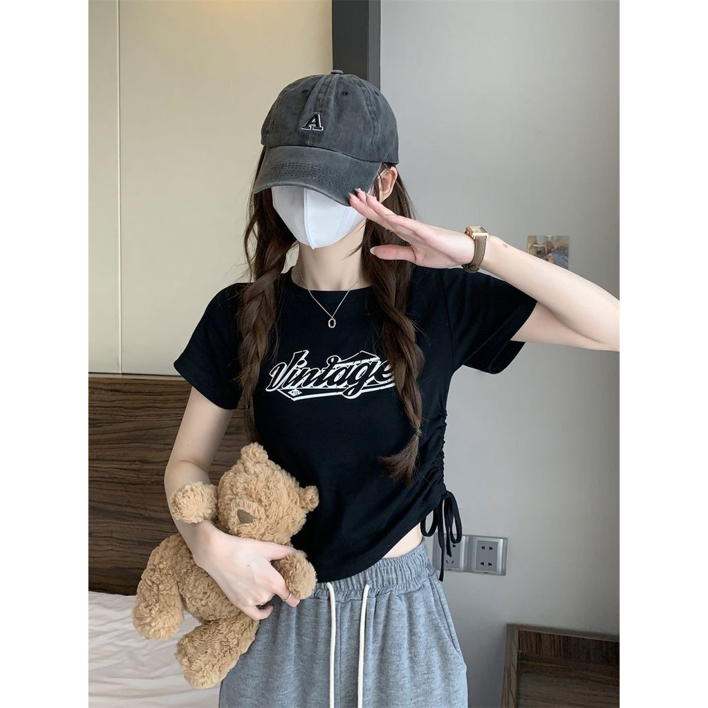 QADCOL  áo bigsize croptop Áo Thun Ngắn Tay Dây Rút Trước Vai In Họa Tiết Phong Cách retro Mỹ Thời Trang Mùa Hè Dành Cho Nữ