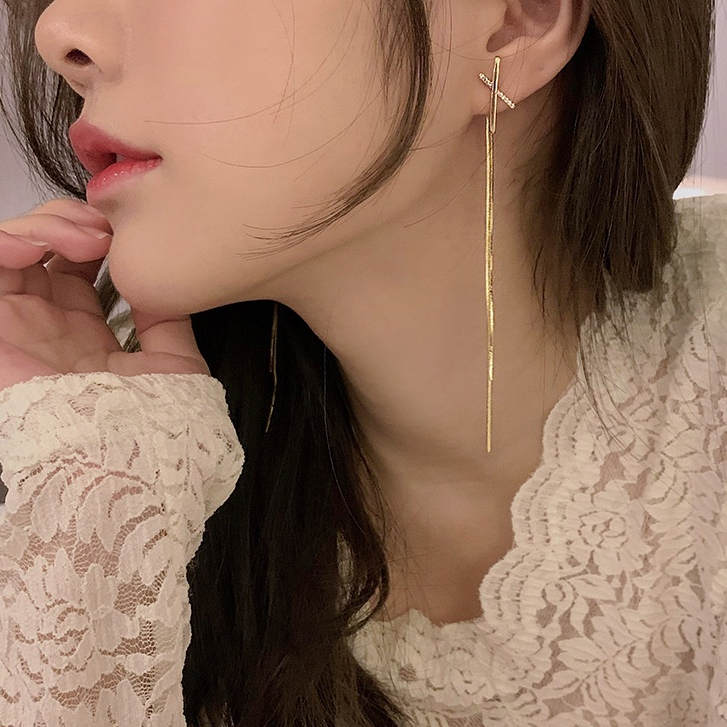 Khuyên Tai Tua Rua Dáng Dài Phong Cách Thời Trang Mùa Hè Năm