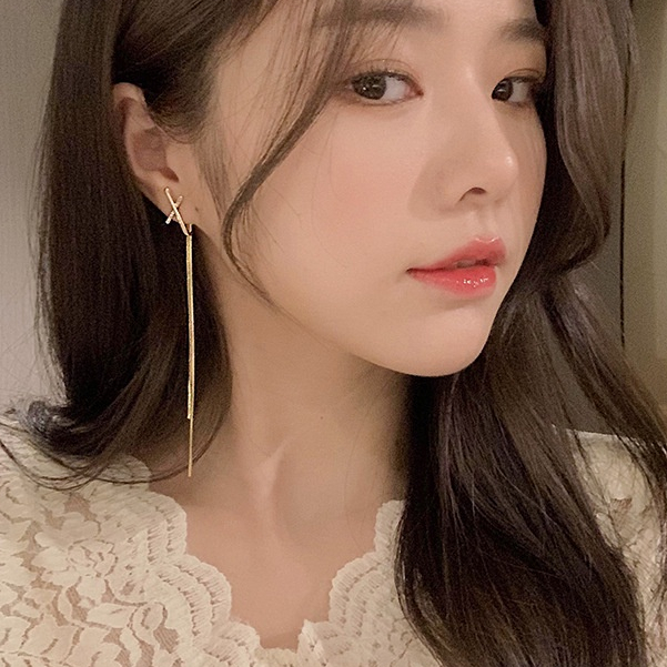 Khuyên Tai Tua Rua Dáng Dài Phong Cách Thời Trang Mùa Hè Năm