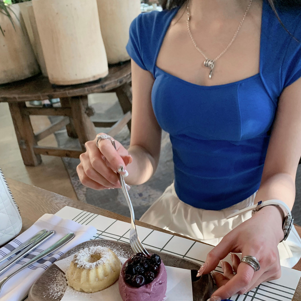 Áo Thun Tay Ngắn Cổ Vuông Thiết Kế Không Đều Có Đệm Ngực Thời Trang Mùa Hè Hàng Mới Dành Cho Bạn Nữ