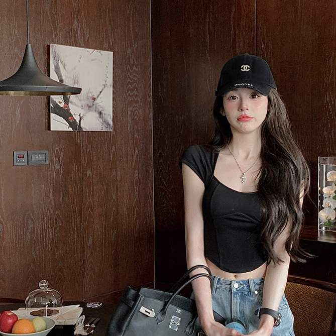 Áo Thun Tay Ngắn Cổ Vuông Thiết Kế Không Đều Có Đệm Ngực Thời Trang Mùa Hè Hàng Mới Dành Cho Bạn Nữ