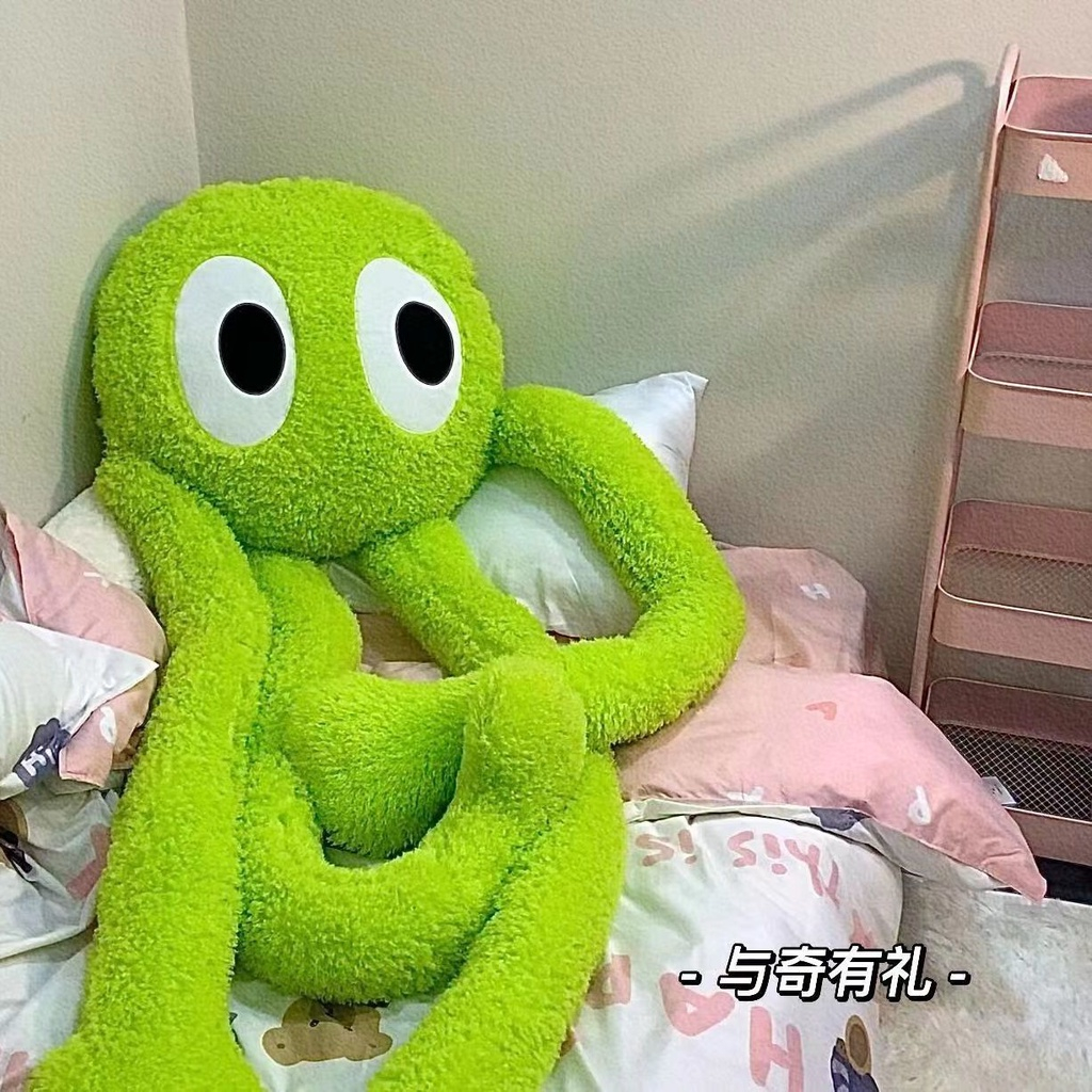 YONUOChân dài lớn hạnh phúc ôm gối