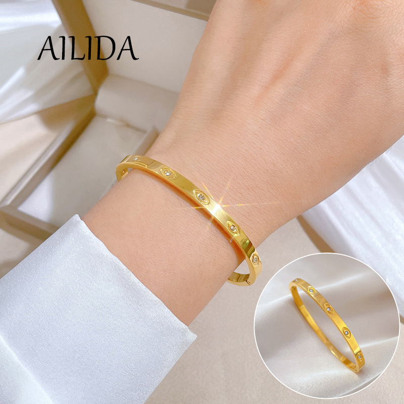 Vòng Đeo Tay Thép Titan Đính Đá Zircon Mắt Ngựa Phong Cách Tối Giản Bằng Thép Không Gỉ Cổ Điển Cho Nữ