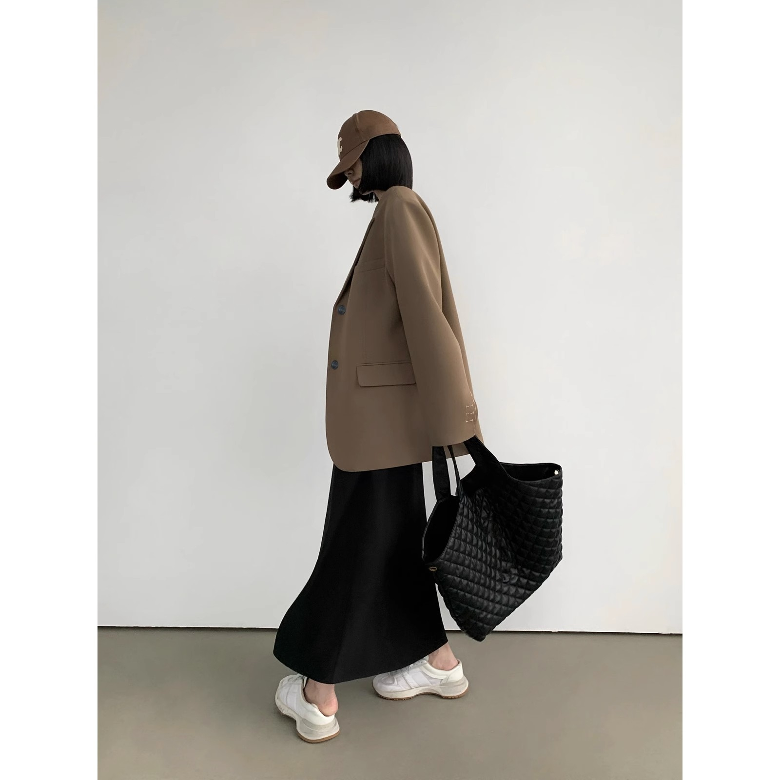 Đầm Dài Hai Dây Màu Đen Phong Cách Thời Trang Pháp 2023 Dành Cho Nữ