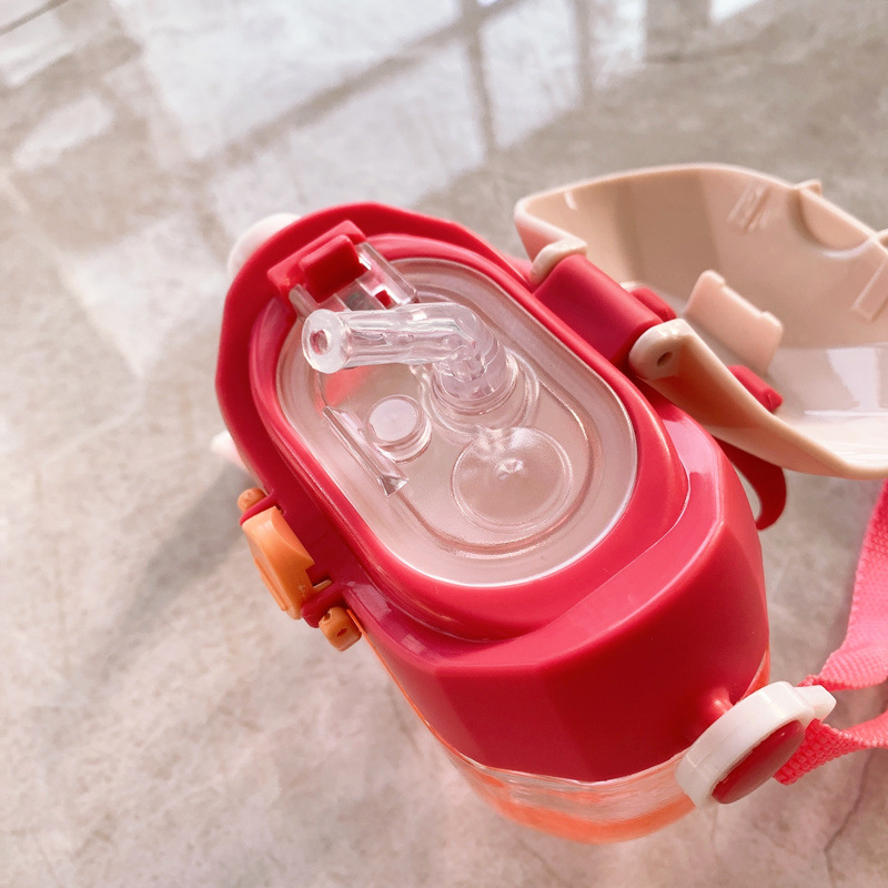Bình nước dễ thương cho bé có ống hút tặng stcker