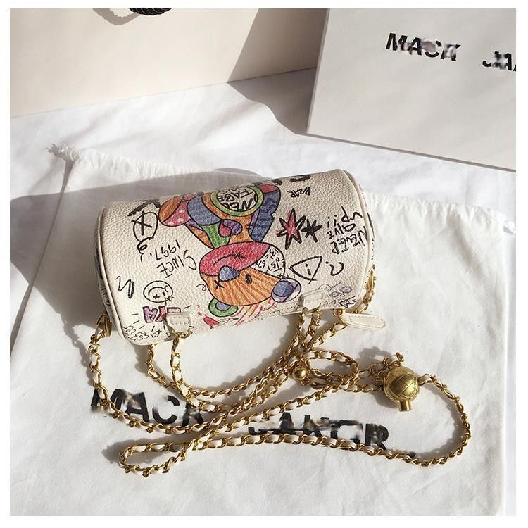 Túi Xách Đeo Vai Hình Trụ In Họa Tiết Graffiti Phối Dây Xích Thời Trang Dành Cho Nữ
