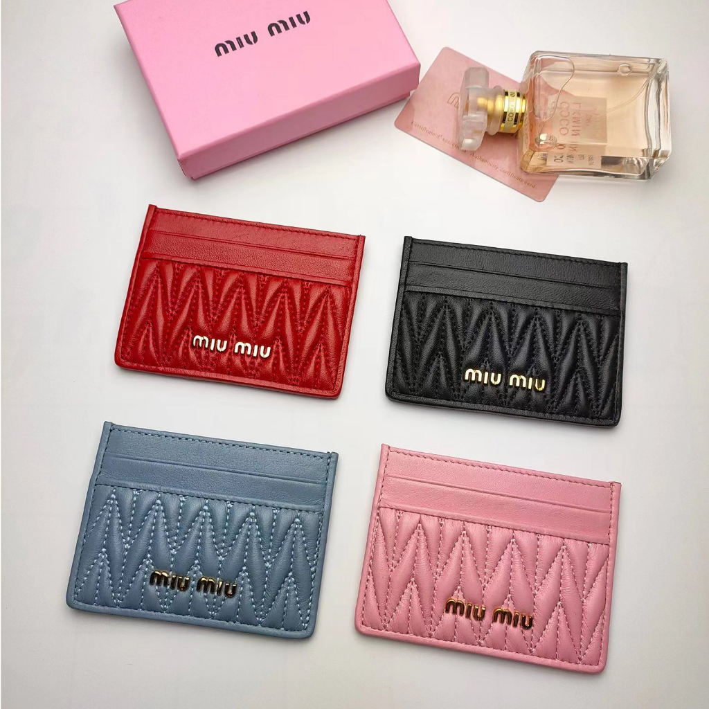 (có hộp quà tặng) Bao đựng thẻ da cừu MIUMIU Bao đựng thẻ mini dành cho nữ Bao đựng thẻ hiệu MIUMIU nhỏ, mỏng và nhẹ, đựng được thẻ tín dụng, thẻ ngân hàng Bao đựng thẻ da nappa đơn giản