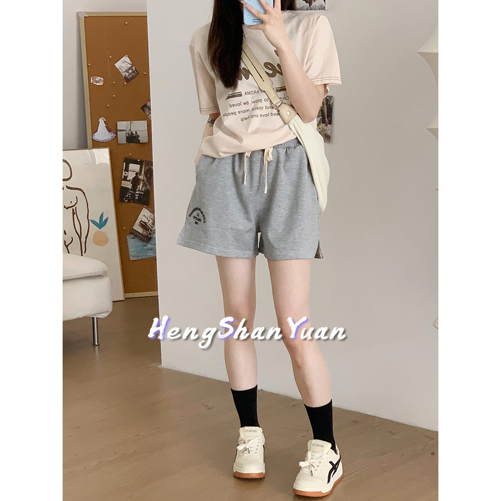 Quần Short Thể Thao Xẻ Tà Thêu Chữ Trẻ Trung Cho Nữ