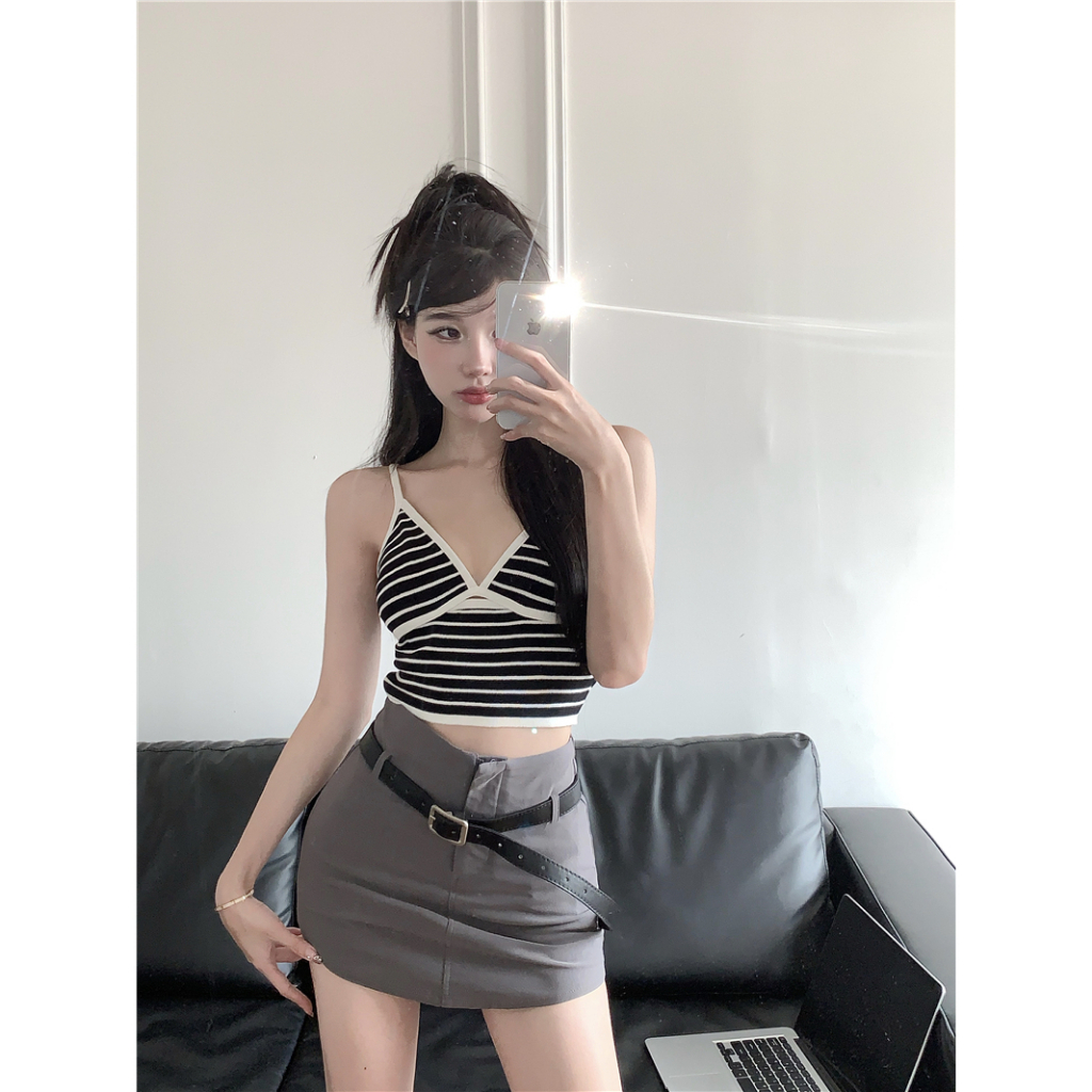 Áo tank top Cổ Chữ V Khoét Sâu Họa Tiết Kẻ Sọc Trắng Đen