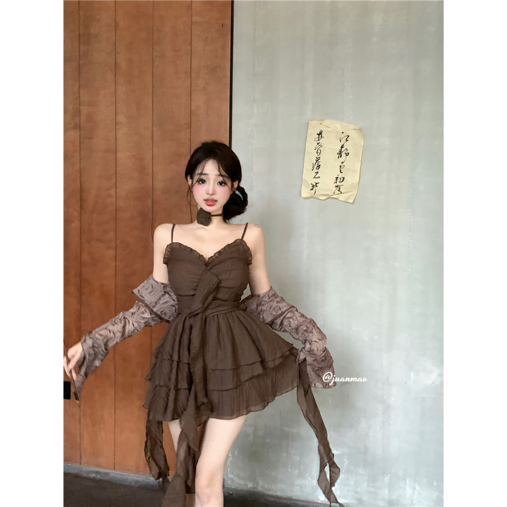 Đầm Hai Dây Ôm Eo Cổ Điển + Áo Khoác Cardigan (Mua Sắm Riêng Biệt)