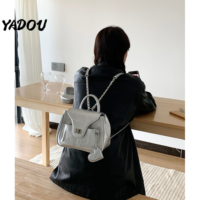 Balo YADOU da sáp dầu màu bạc phối chuỗi xích thời trang mới Hàn Quốc cho nữ