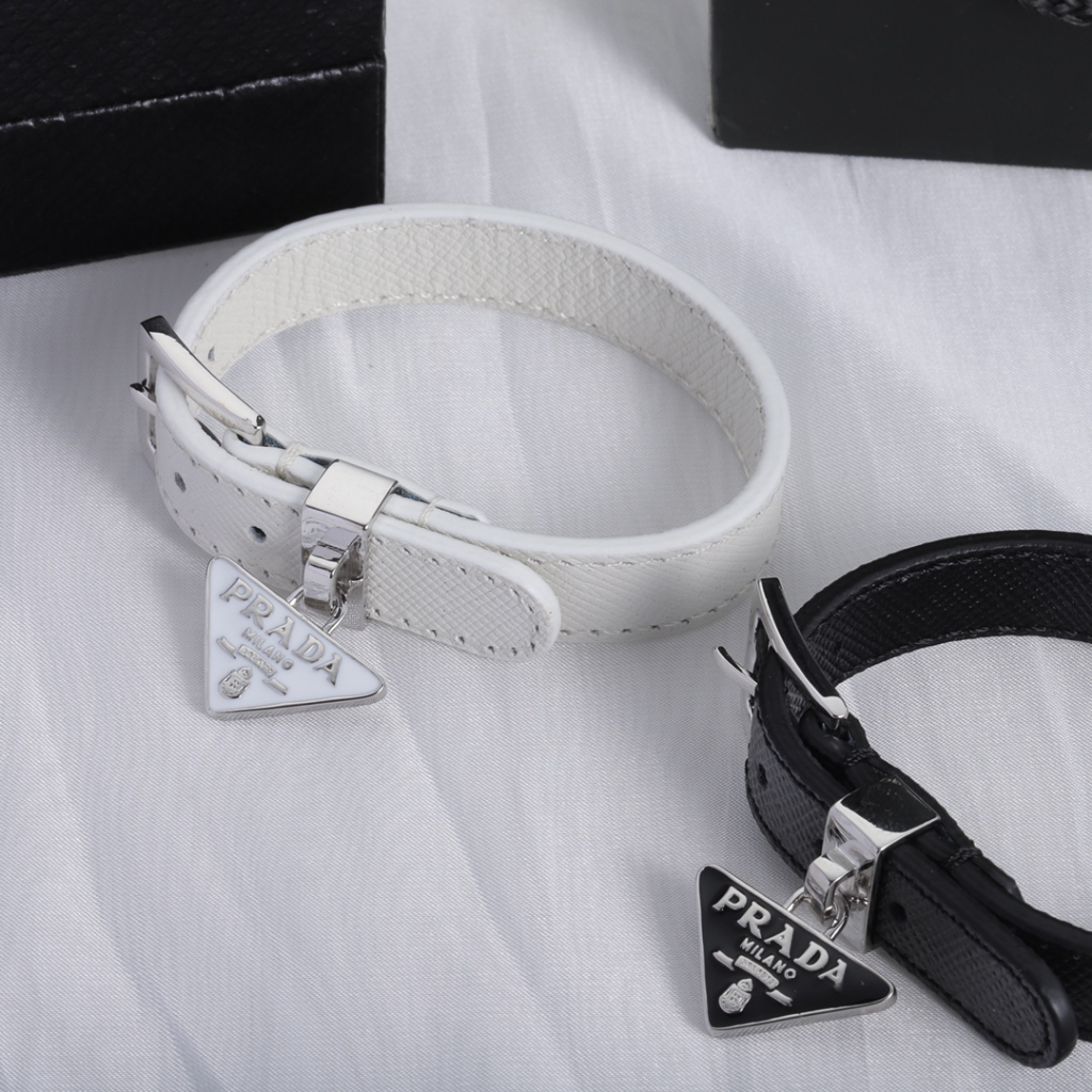 Vòng Tay Da Mặt Tam Giác Màu Trắng Phong Cách Châu Âu