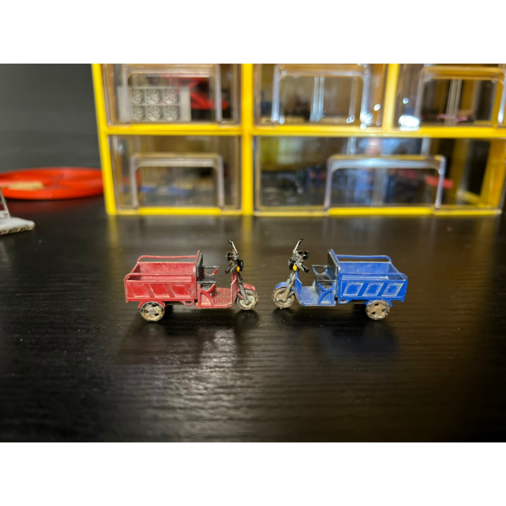 Mô Hình Trưng Bày Dụng Cụ Sửa Chữa Xe Ba Bánh Diorama Tỉ Lệ 1 / 64