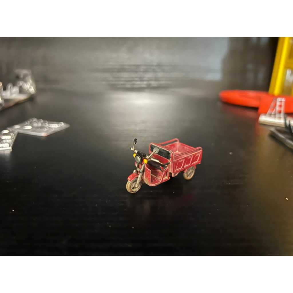 Mô Hình Trưng Bày Dụng Cụ Sửa Chữa Xe Ba Bánh Diorama Tỉ Lệ 1 / 64