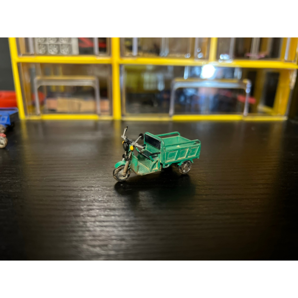 Mô Hình Trưng Bày Dụng Cụ Sửa Chữa Xe Ba Bánh Diorama Tỉ Lệ 1 / 64