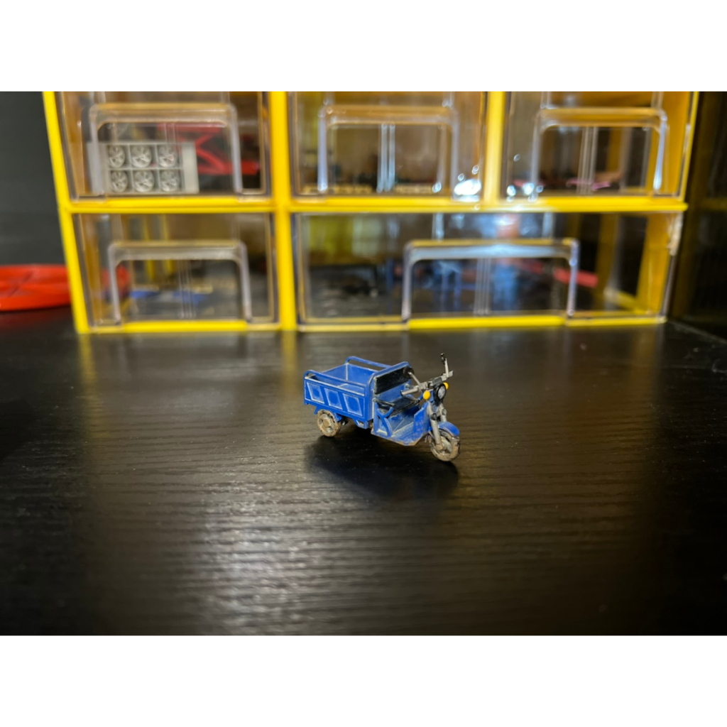 Mô Hình Trưng Bày Dụng Cụ Sửa Chữa Xe Ba Bánh Diorama Tỉ Lệ 1 / 64