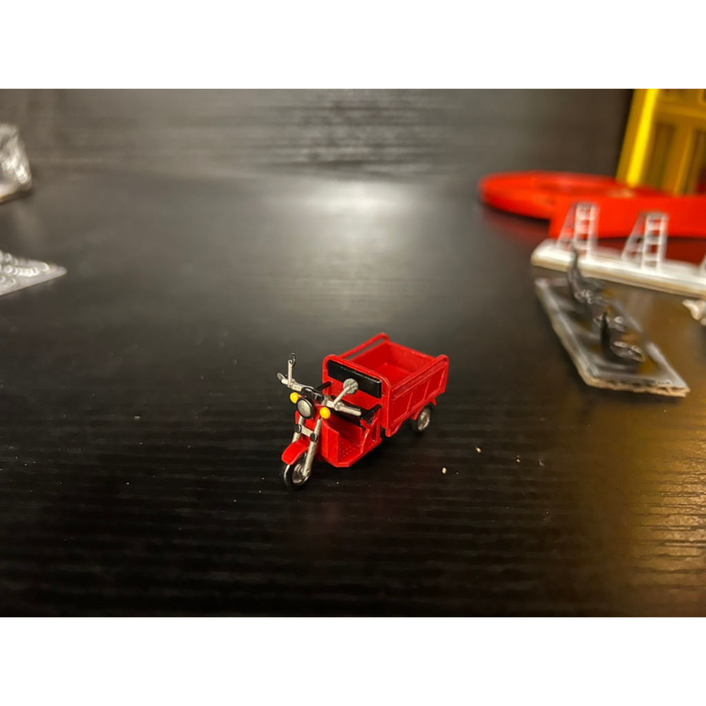 Mô Hình Trưng Bày Dụng Cụ Sửa Chữa Xe Ba Bánh Diorama Tỉ Lệ 1 / 64