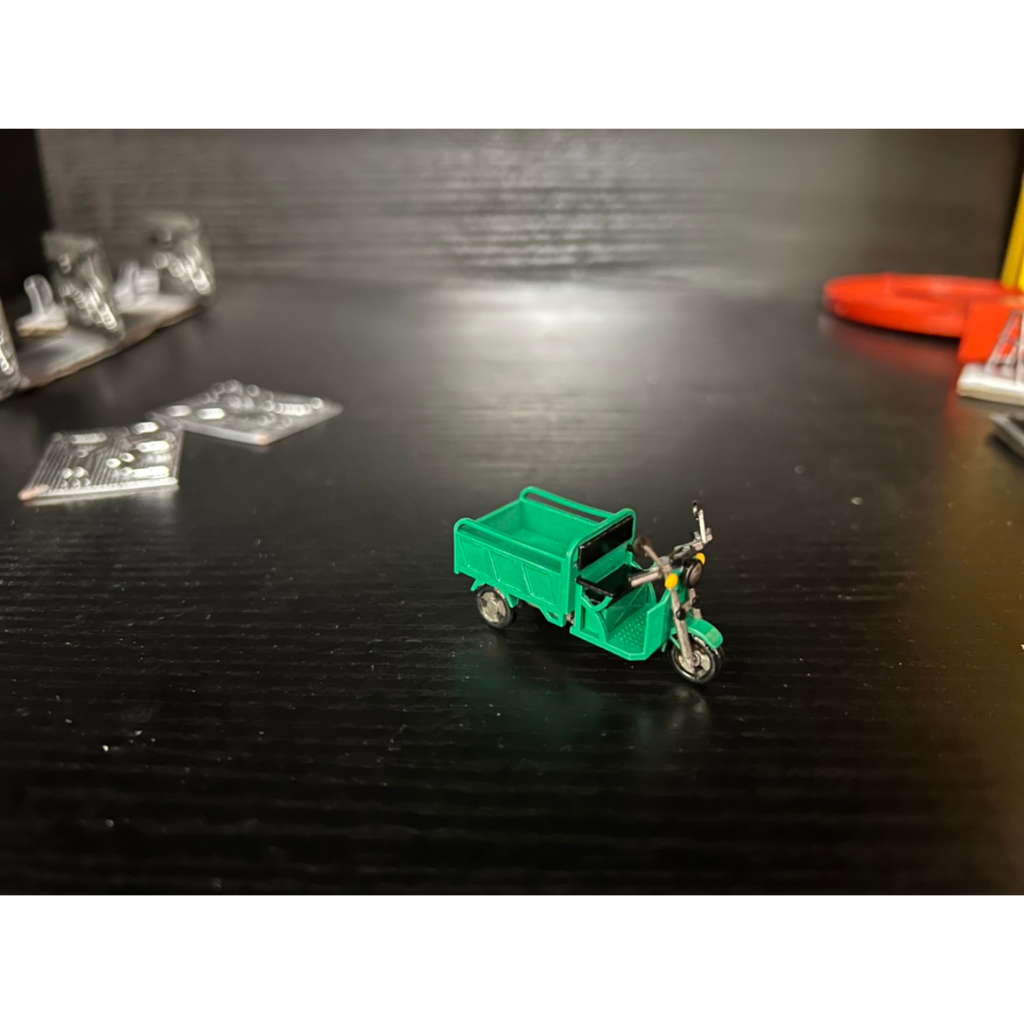 Mô Hình Trưng Bày Dụng Cụ Sửa Chữa Xe Ba Bánh Diorama Tỉ Lệ 1 / 64