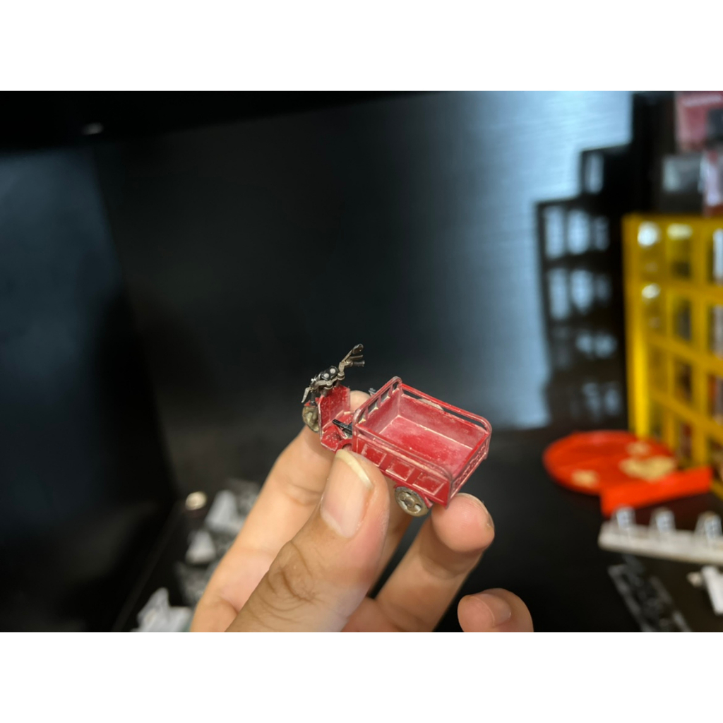 Mô Hình Trưng Bày Dụng Cụ Sửa Chữa Xe Ba Bánh Diorama Tỉ Lệ 1 / 64