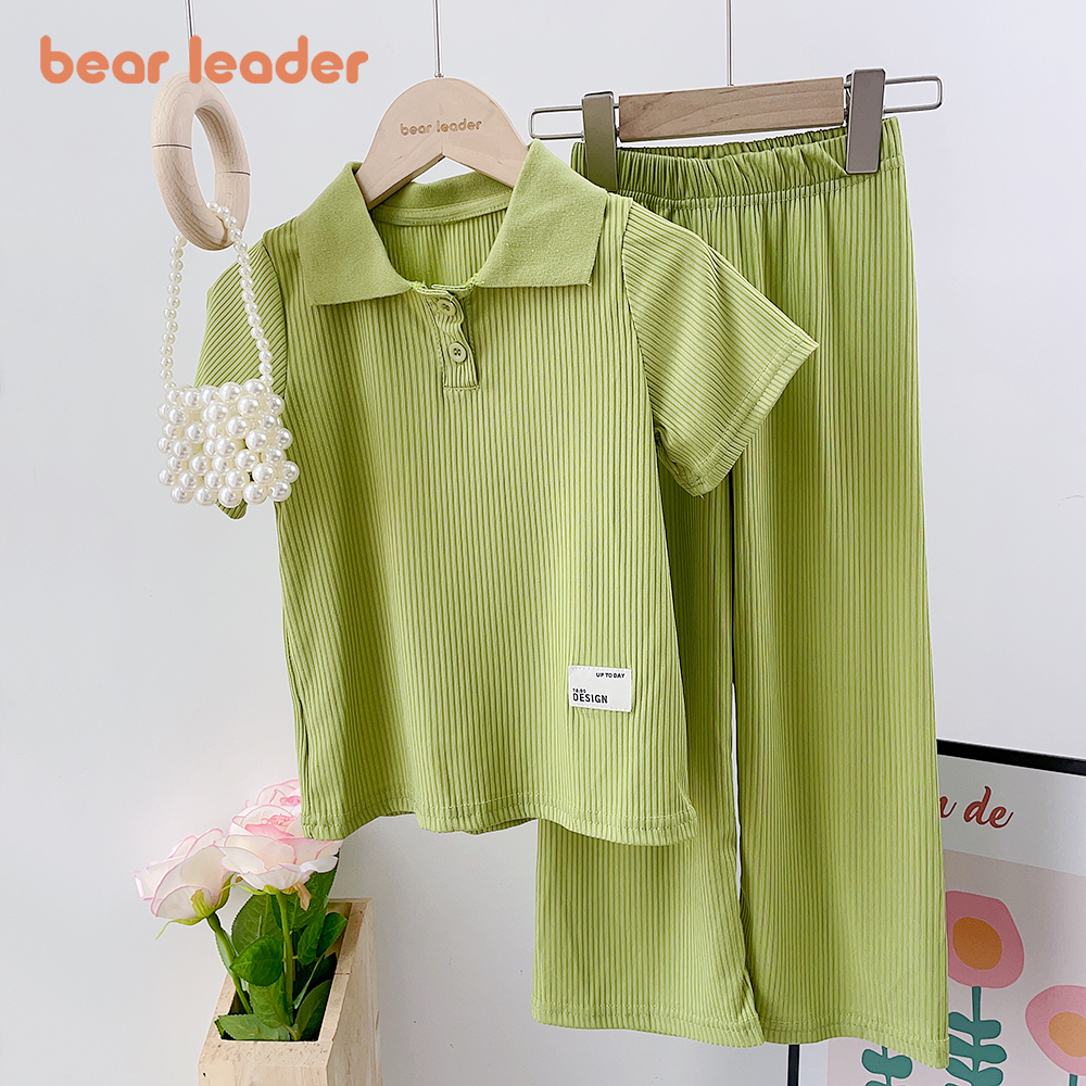 BEAR LEADER Bộ Đồ Thể Thao 2 Món Áo Thun Tay Ngắn In Hình Gấu Màu Hồng &amp; Xanh Lá Thời Trang Mùa Hè Cho Bé Gái