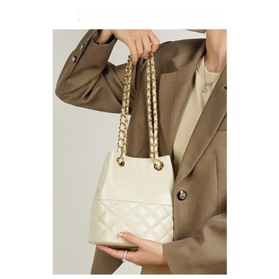 Túi Xách Bucket Đeo Vai Màu Bạc Phối Dây Xích Thời Trang Xuân Hè Chất Lượng Cao Phong Cách Mới