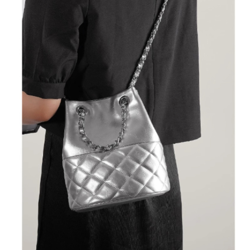 Túi Xách Bucket Đeo Vai Màu Bạc Phối Dây Xích Thời Trang Xuân Hè Chất Lượng Cao Phong Cách Mới