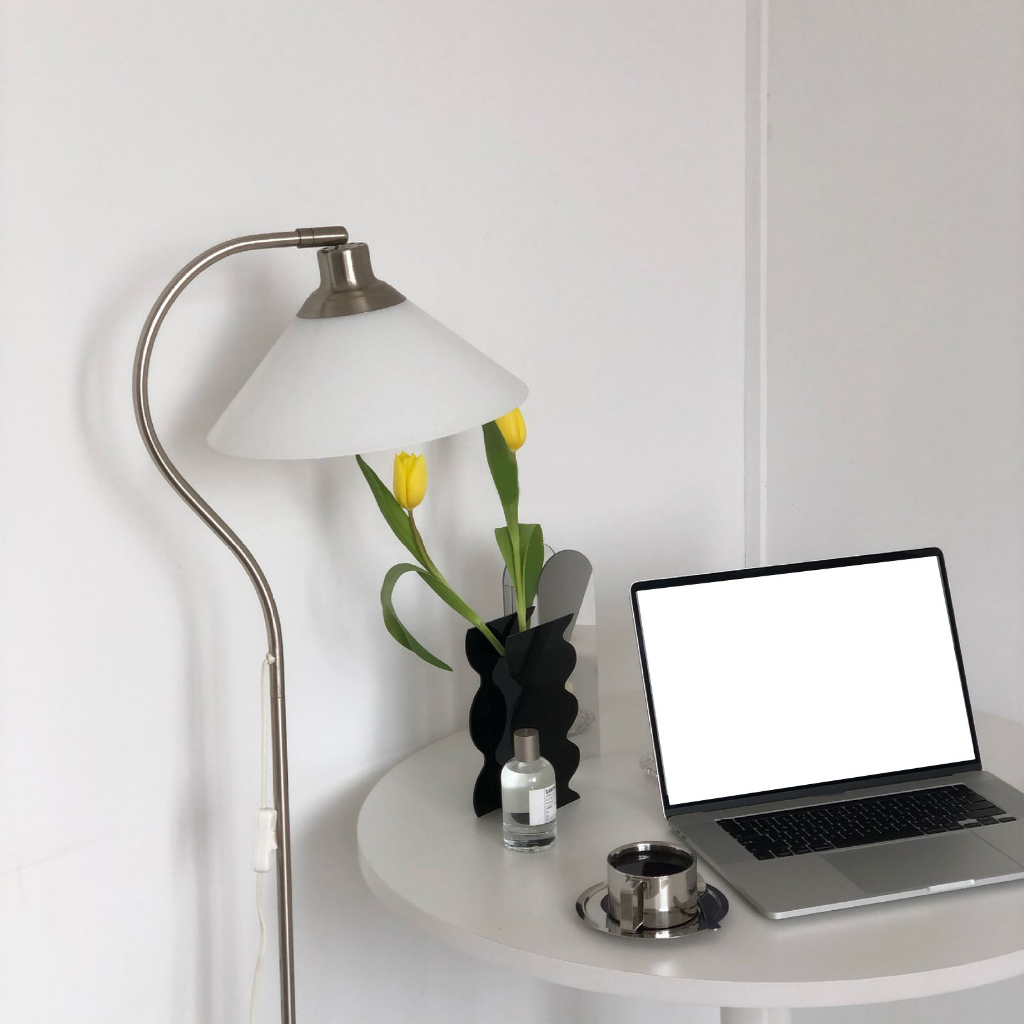 Bình hoa lượn sóng bằng acrylic trang trí phong cách hiện