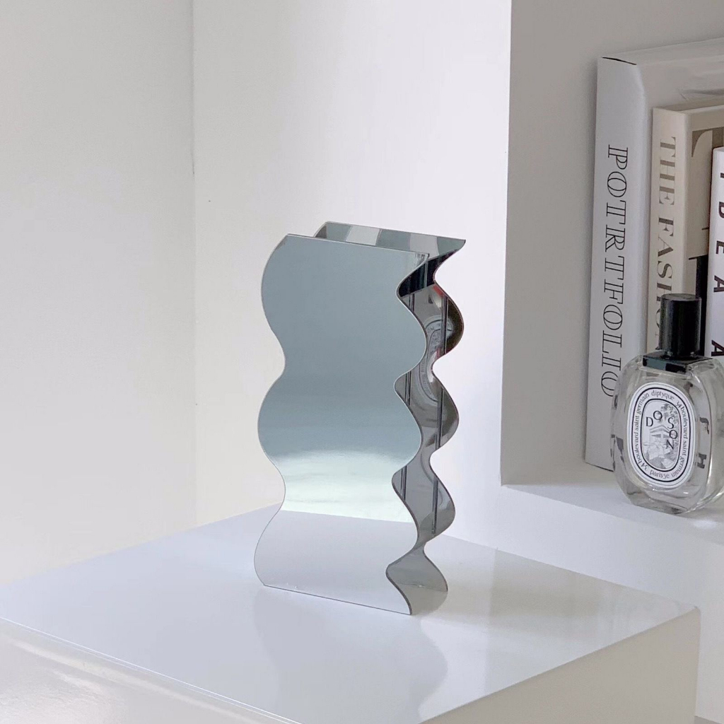 Bình hoa lượn sóng bằng acrylic trang trí phong cách hiện