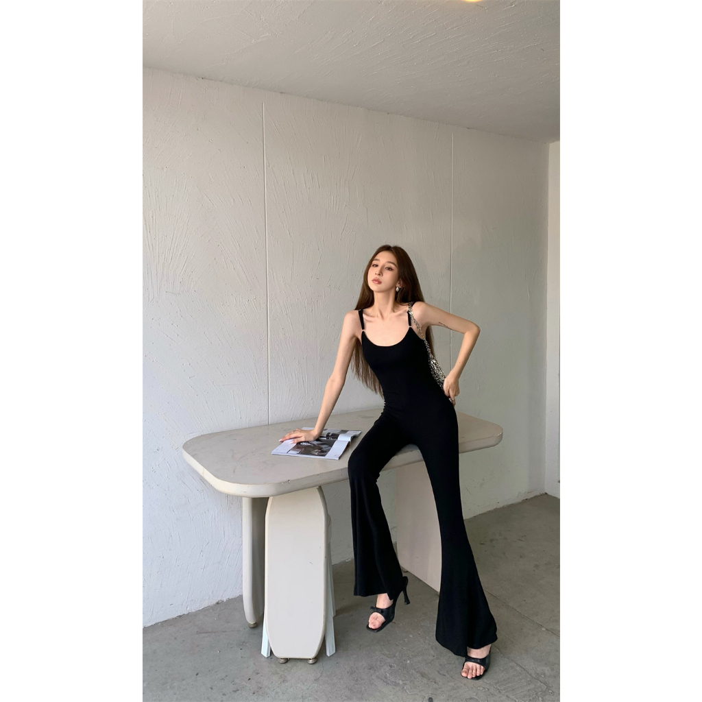 Áo Liền Quần Hai Dây Dáng Ôm Ống Thẳng Màu Đen