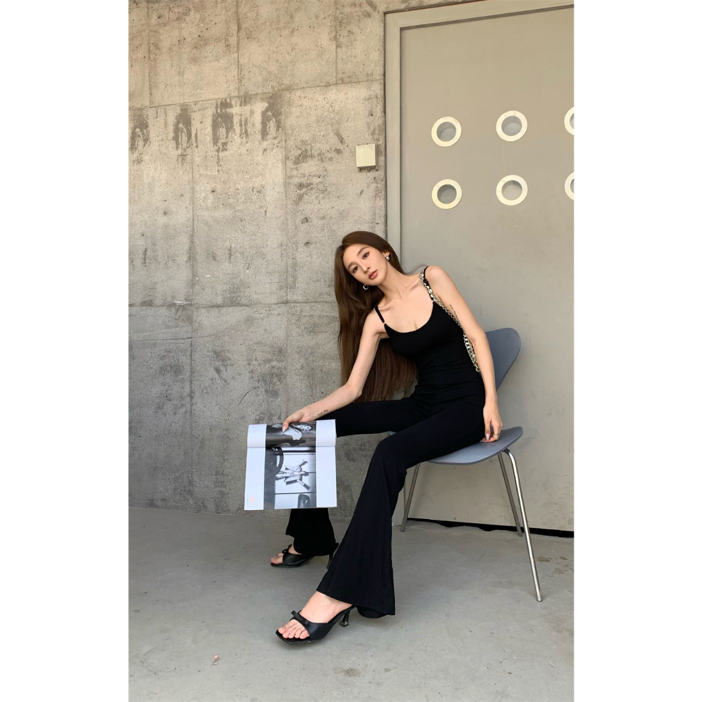 Áo Liền Quần Hai Dây Dáng Ôm Ống Thẳng Màu Đen