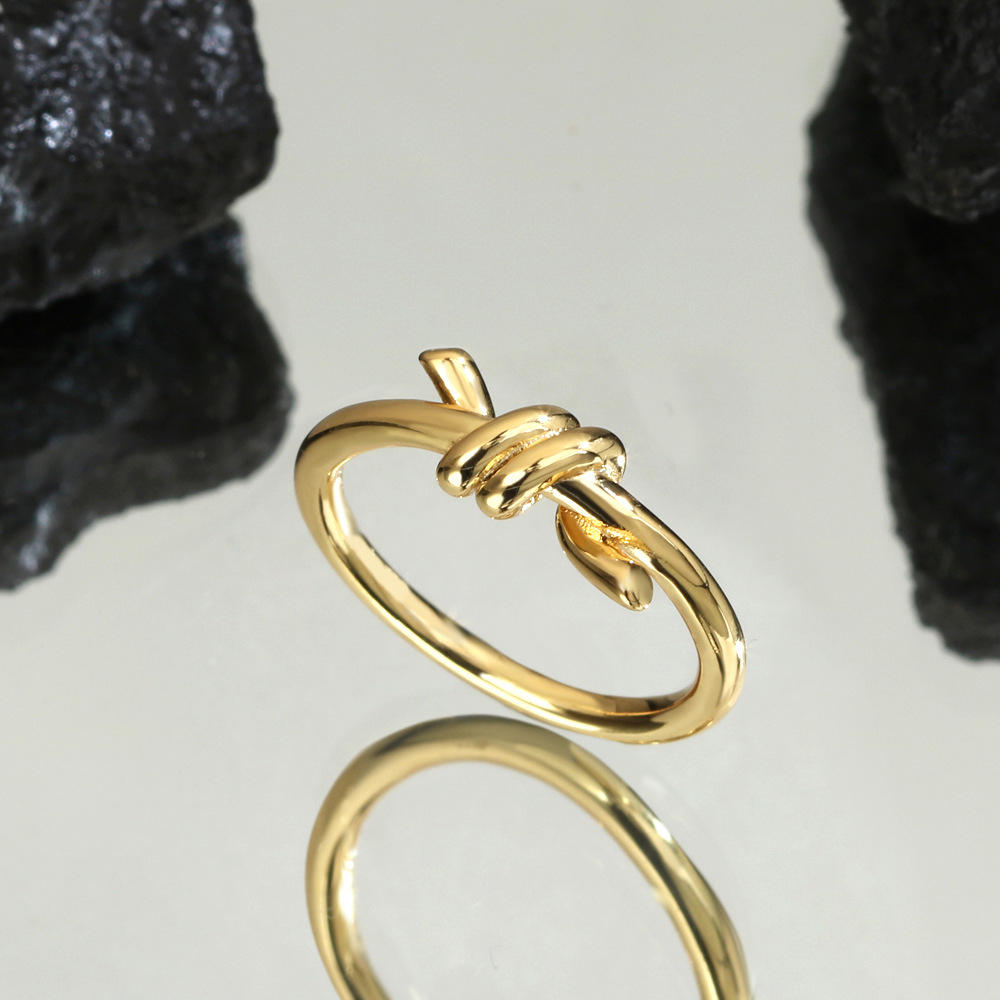 Nhẫn Mạ Vàng Hồng 18k Thắt Nút Đính Đá Sang Trọng