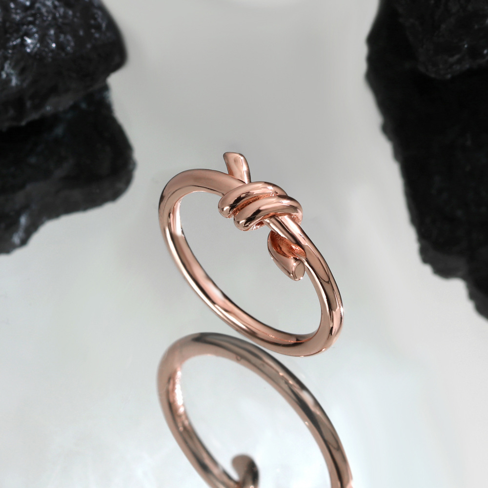 Nhẫn Mạ Vàng Hồng 18k Thắt Nút Đính Đá Sang Trọng