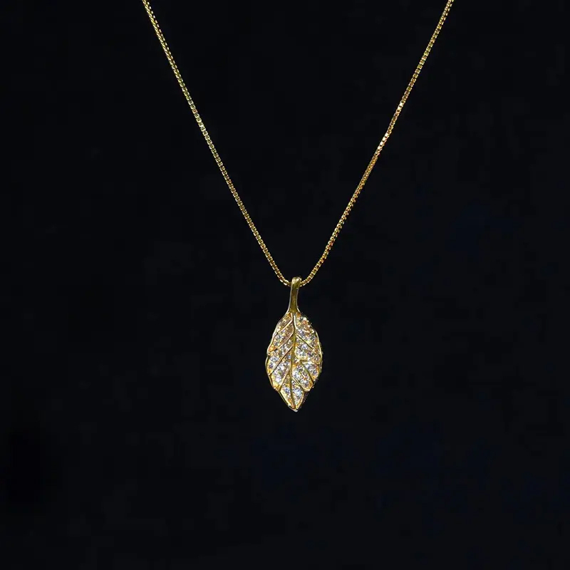 Vòng cổ Mạ Vàng 18k Mặt Hình Lá Đính Đá Zircon Lấp Lánh Thời Trang 2023