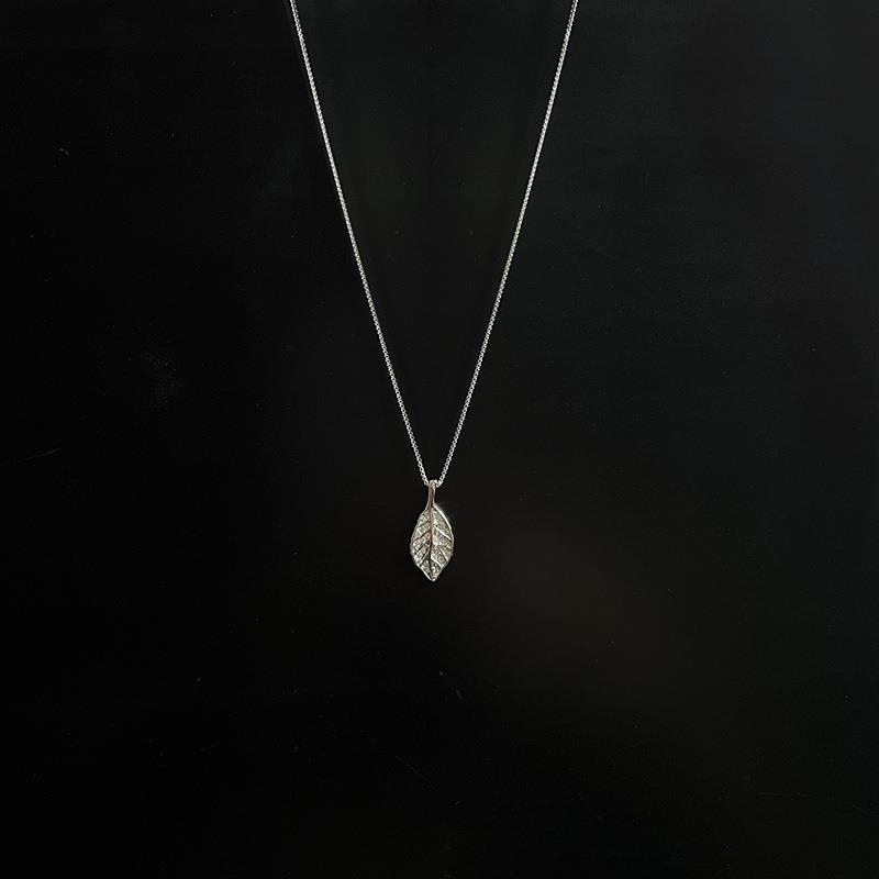 Vòng cổ Mạ Vàng 18k Mặt Hình Lá Đính Đá Zircon Lấp Lánh Thời Trang 2023